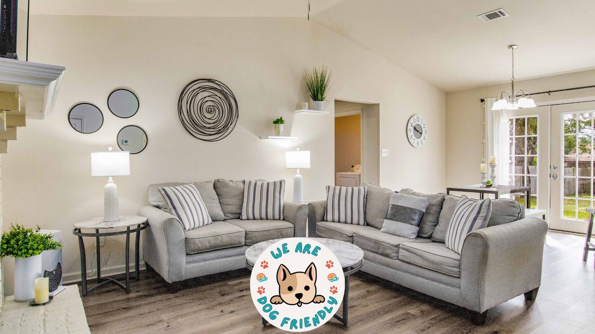 Northwest Pensacola House | The Memphis - 🐶Dog Friendly, Near Fairgrounds