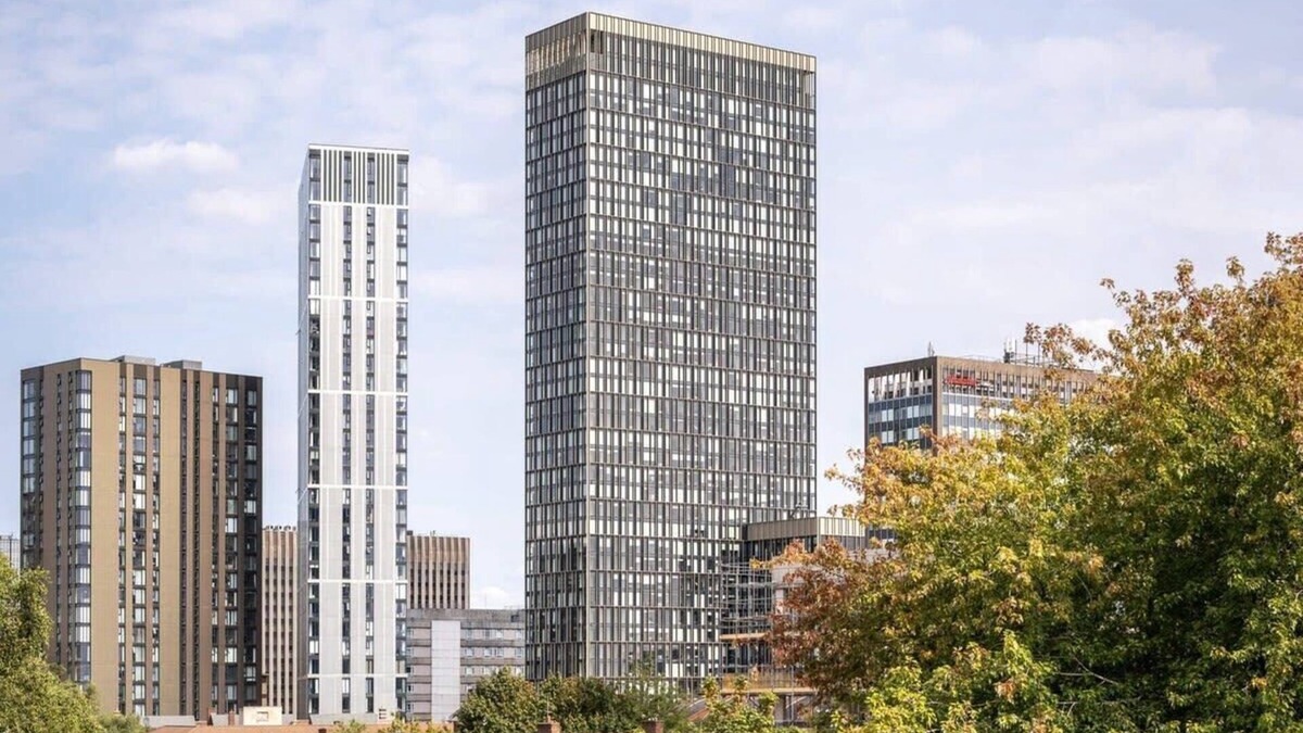 The Westside Apartment | The Mercian 1 I - 1BDR STUNNING CITY SKYLINE VIEWS! 24-Hour GYM | CINEMA room