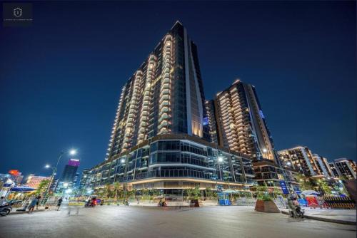 Thu Thiem Apartment | The Metropole Deluxe Apartment View City