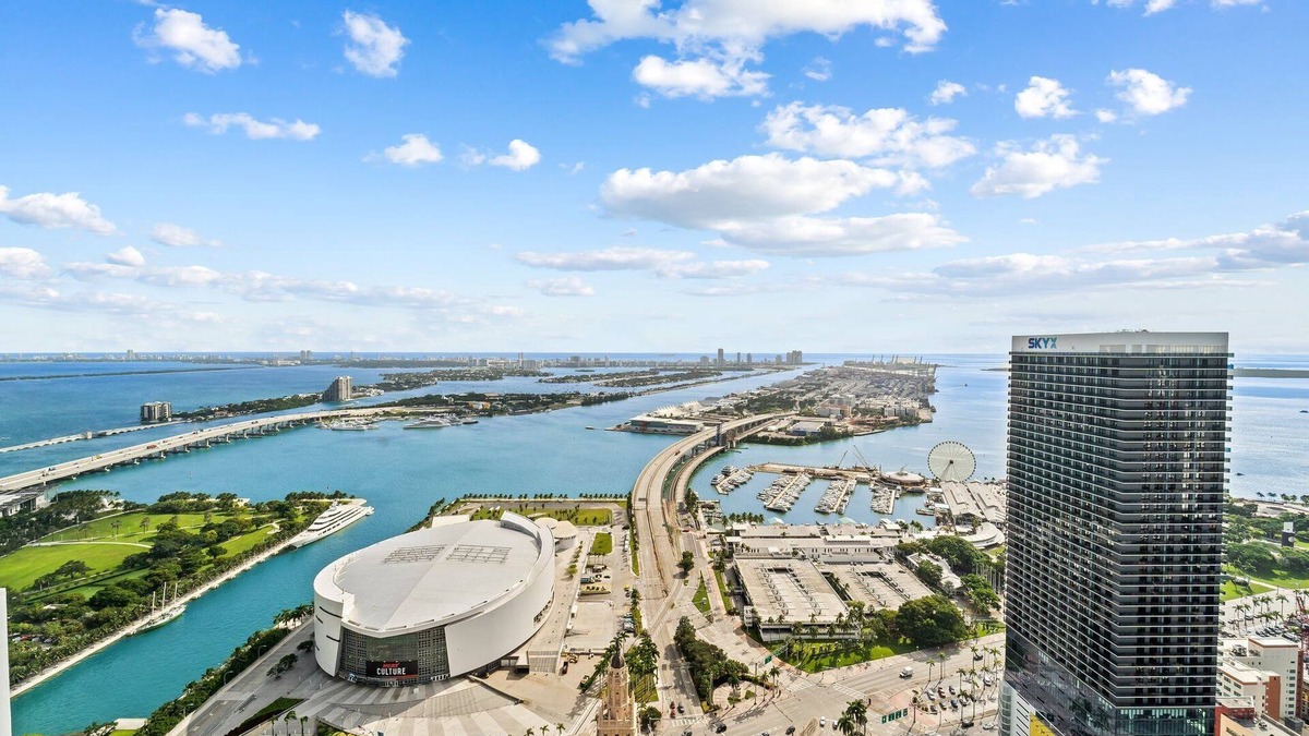 Overtown Condo | The Miami Penthouse - 51st Floor Luxury 3 Bedroom Condo with Breathtaking Views