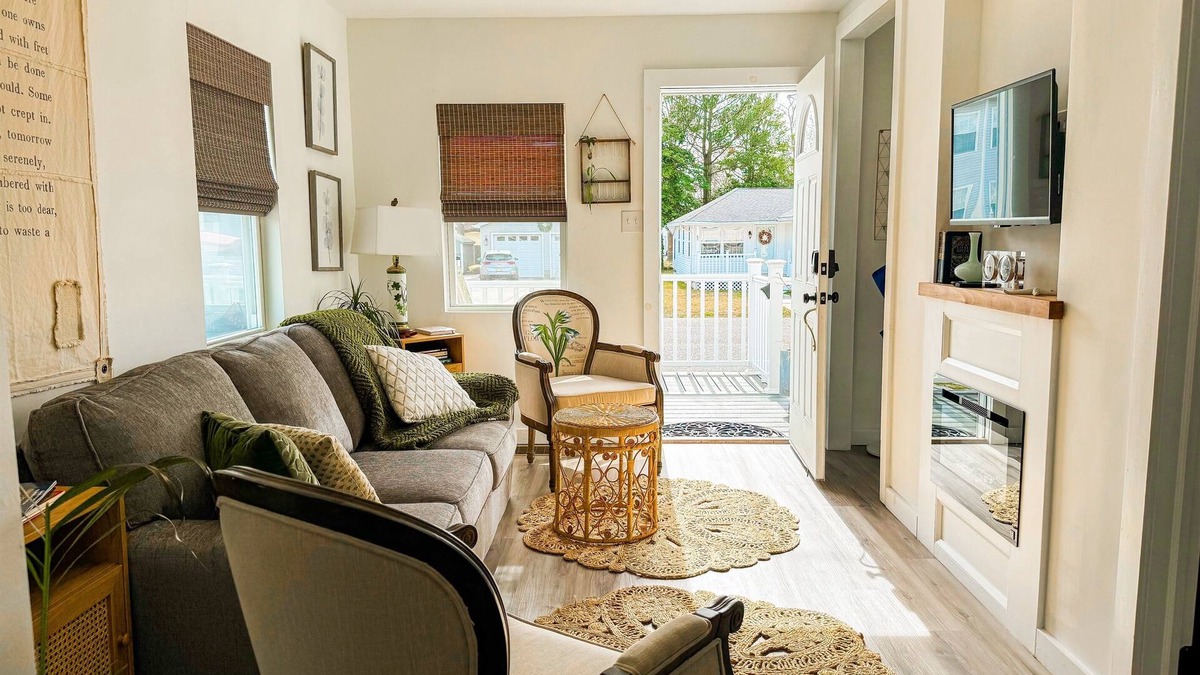 Villas Cottage | The Middle Cottage, Pool and Hot tub!