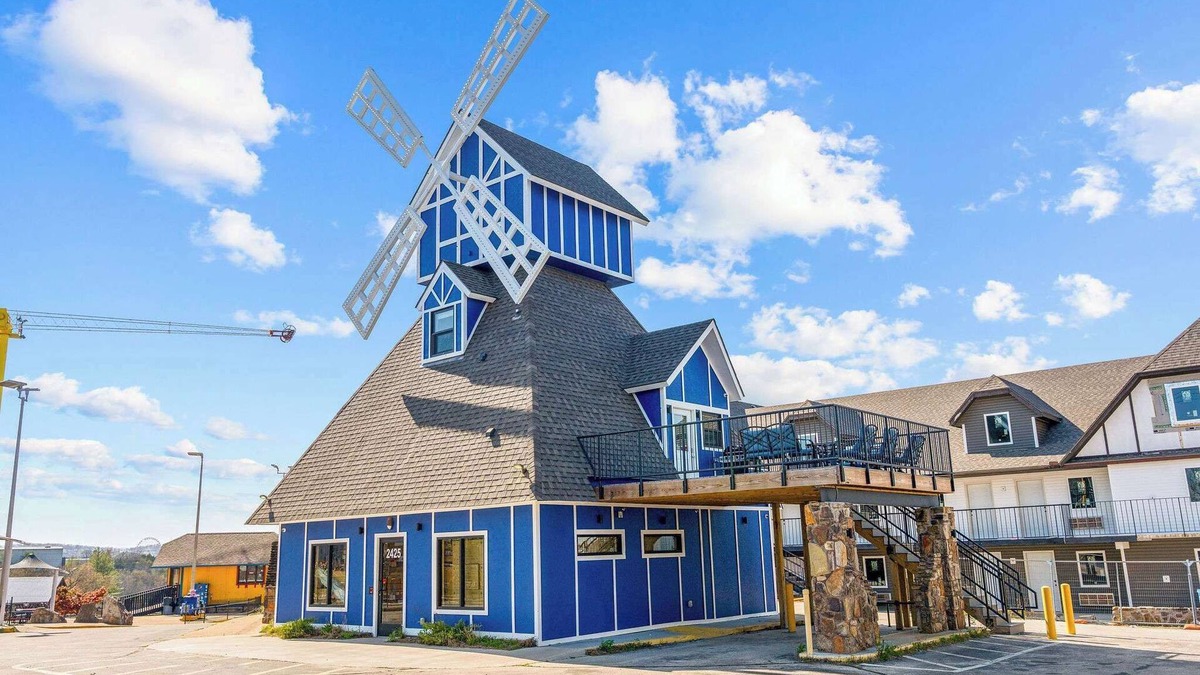 Branson Theater District House | The Mill on the Strip! Walk to Everything!