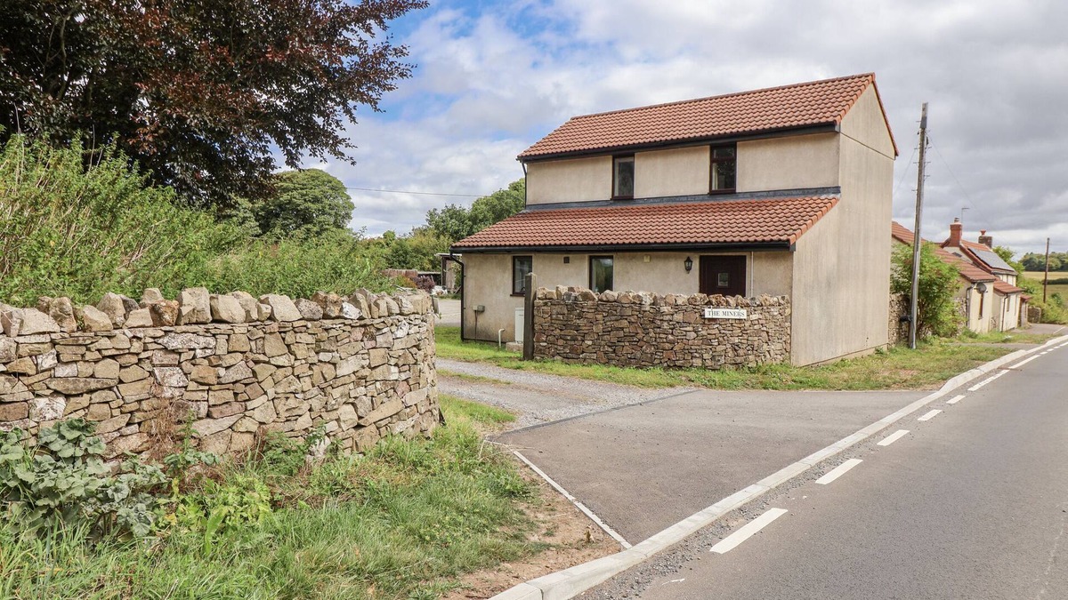 Compton Martin Cottage | THE MINERS COTTAGE, pet friendly, with a garden in Priddy