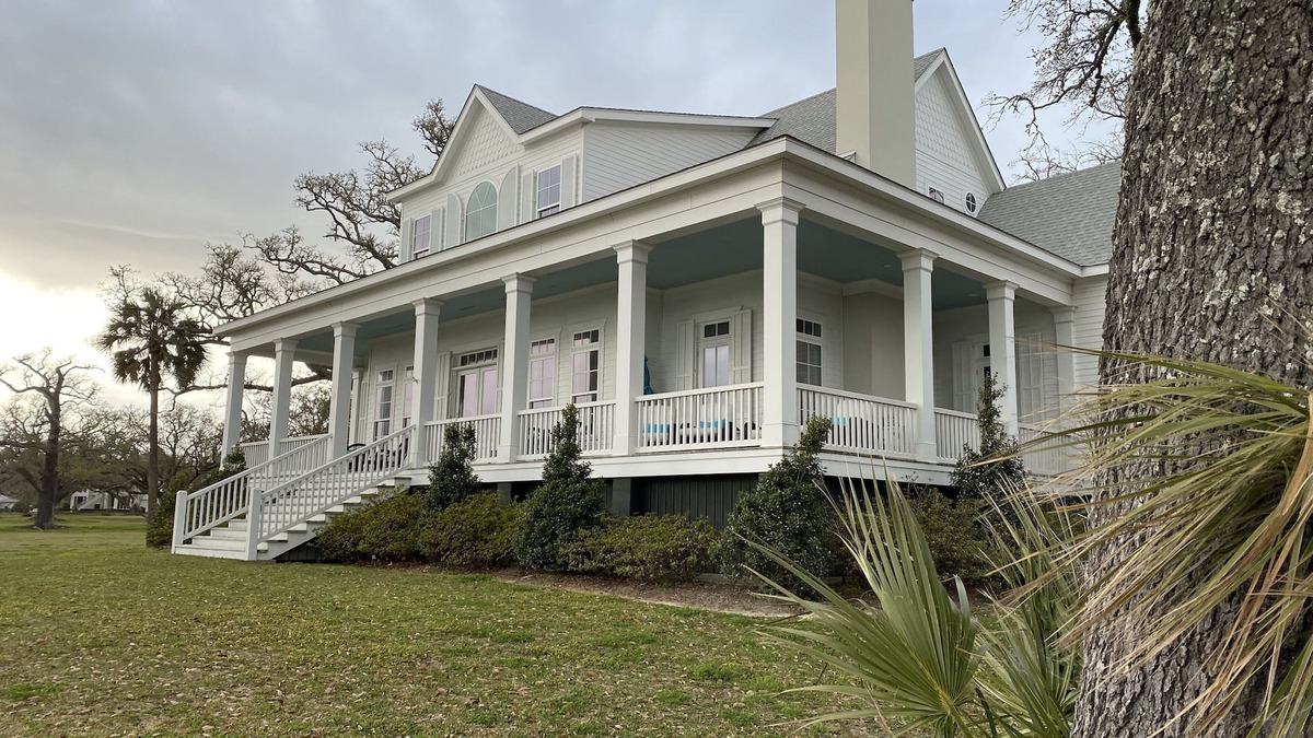 Pass Christian House | “The Mississippi House of Pass Christian” Gulf Front Farmhouse with Pool