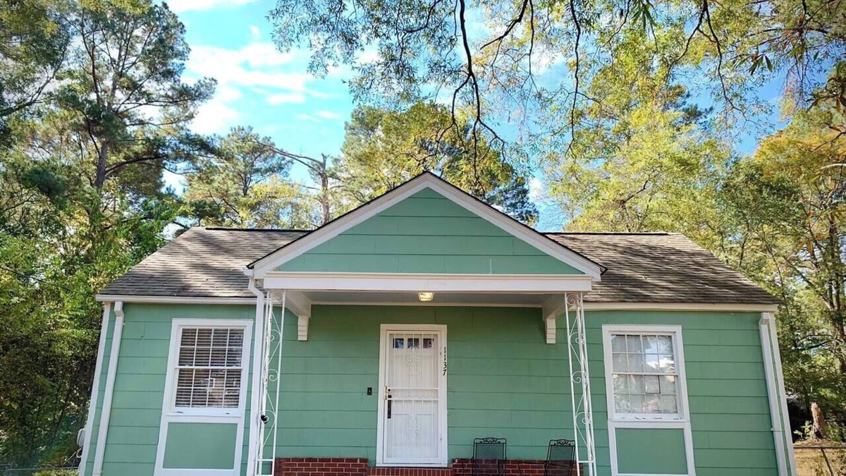 Fondren House | The Mockingbird Crew House - 3 Bedroom, 2 Bath home in North Fondren