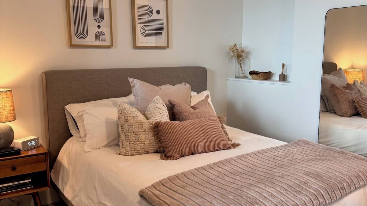 Rio Grande Apartment | The MOD STUDIO- 1-bedroom loft with rooftop pool in downtown Salt Lake City