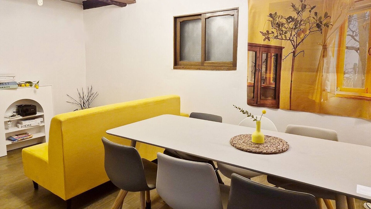 Changsin-dong House | The Modern Hanok Stay) Korea's modern traditional house, subway, 3room,12 people