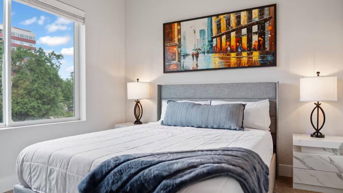 Barths House | The Modern Muse Art Home