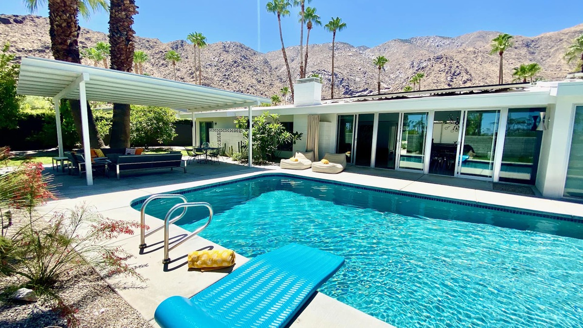 Vista Las Palmas House | The Modern Rose - Vista Las Palmas Mid-Century Mod Stunning Design