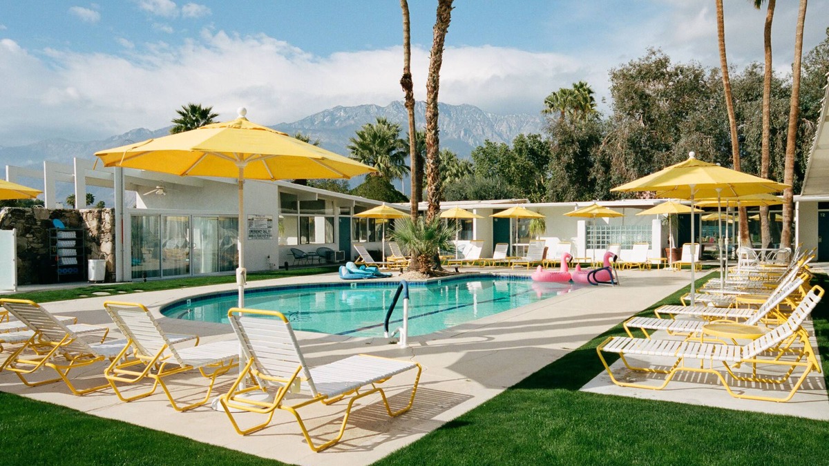 Desert Park Estates Hotel | The Monkey Tree by AvantStay – Mid-Century Modern Oasis with Pool