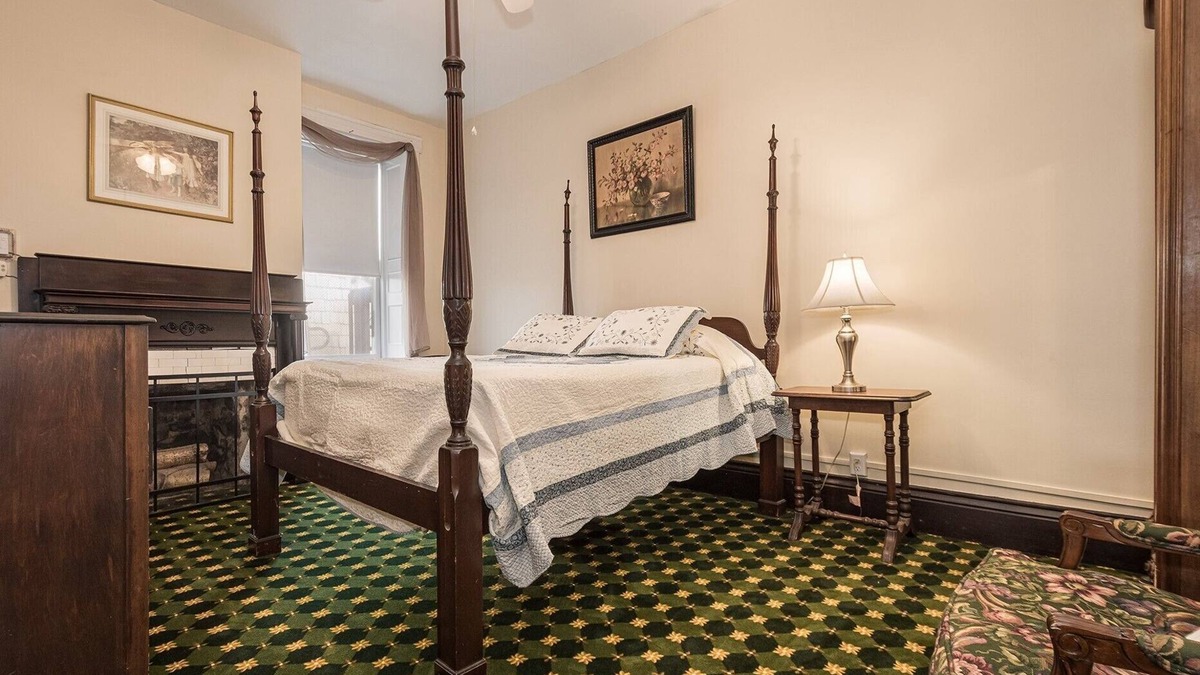 Farmington Hotel | The Monroe | Historic Victorian Inn Room