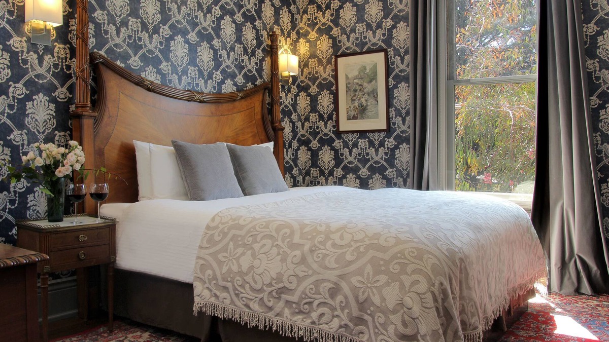 Lower Pacific Heights Bed & Breakfast | The Monte Cristo