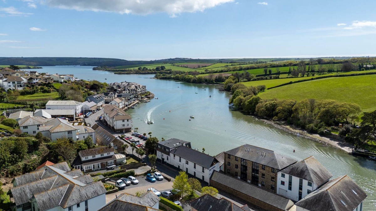 Kingsbridge Cottage | The Moorings - a house that sleeps 8 guests in 4 bedrooms