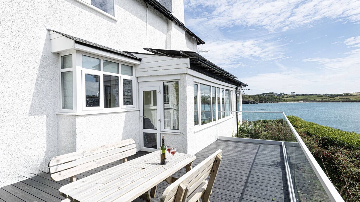 Cemaes Bay Cottage | The Moorings - an apartment that sleeps 9 guests in 3 bedrooms