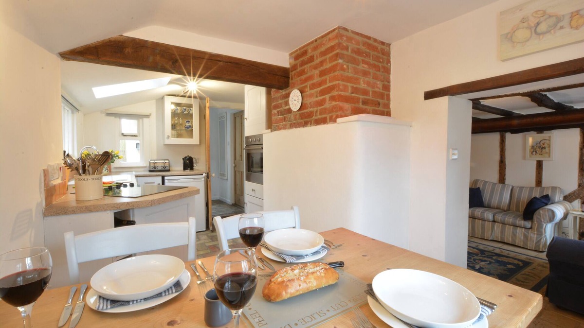 Orford Cottage | THE MOORINGS, ORFORD, pet friendly, with open fire in Orford