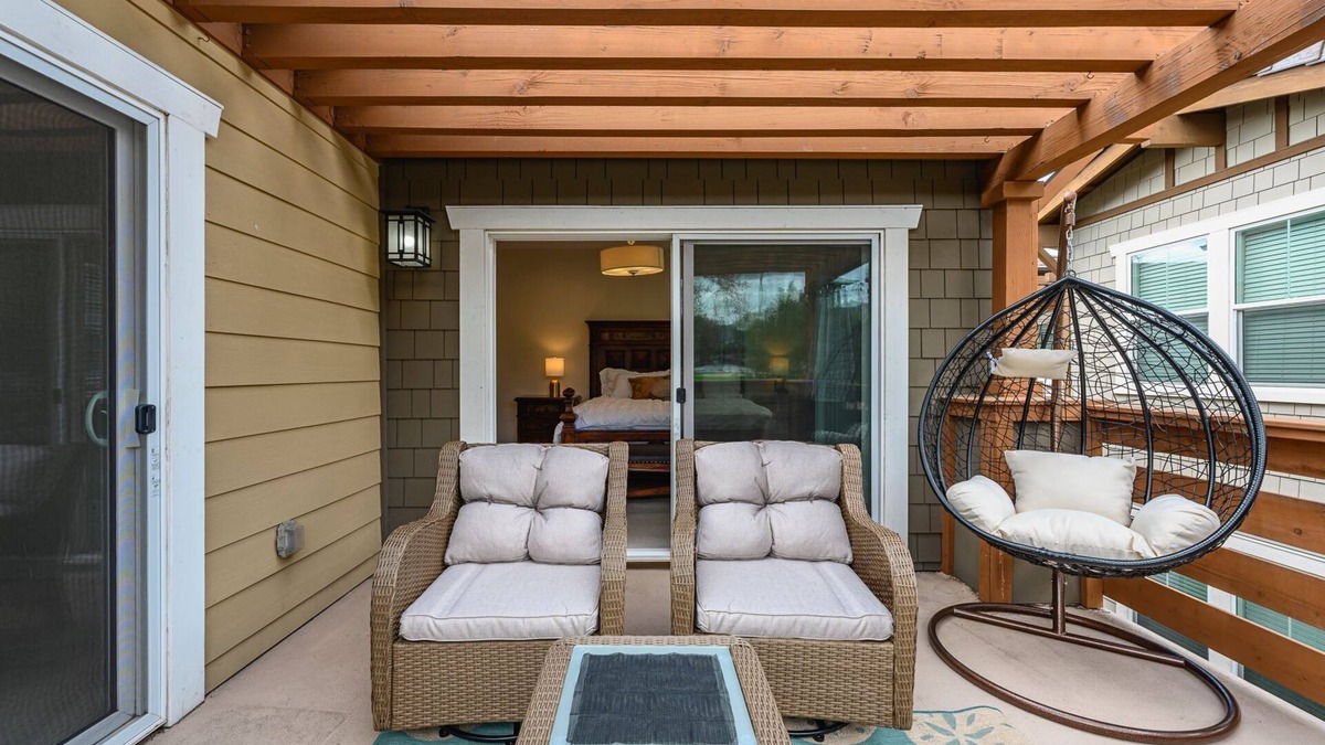 Glendora Condo | The morden 4B3.5b condo with mountain and park views