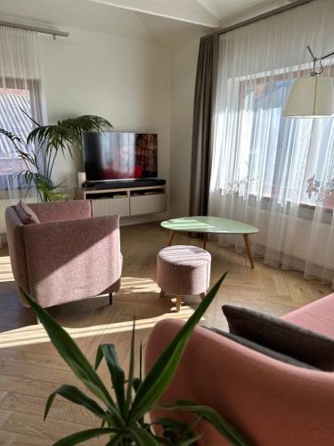 Liberty Avenue Apartment | The Most Central Apartment