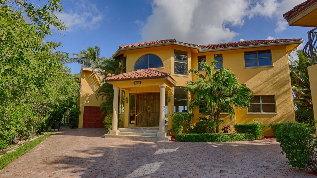 Old Town Hall House | The Most Exclusive Waterfront Property in Jupiter. Private and Close to Dining