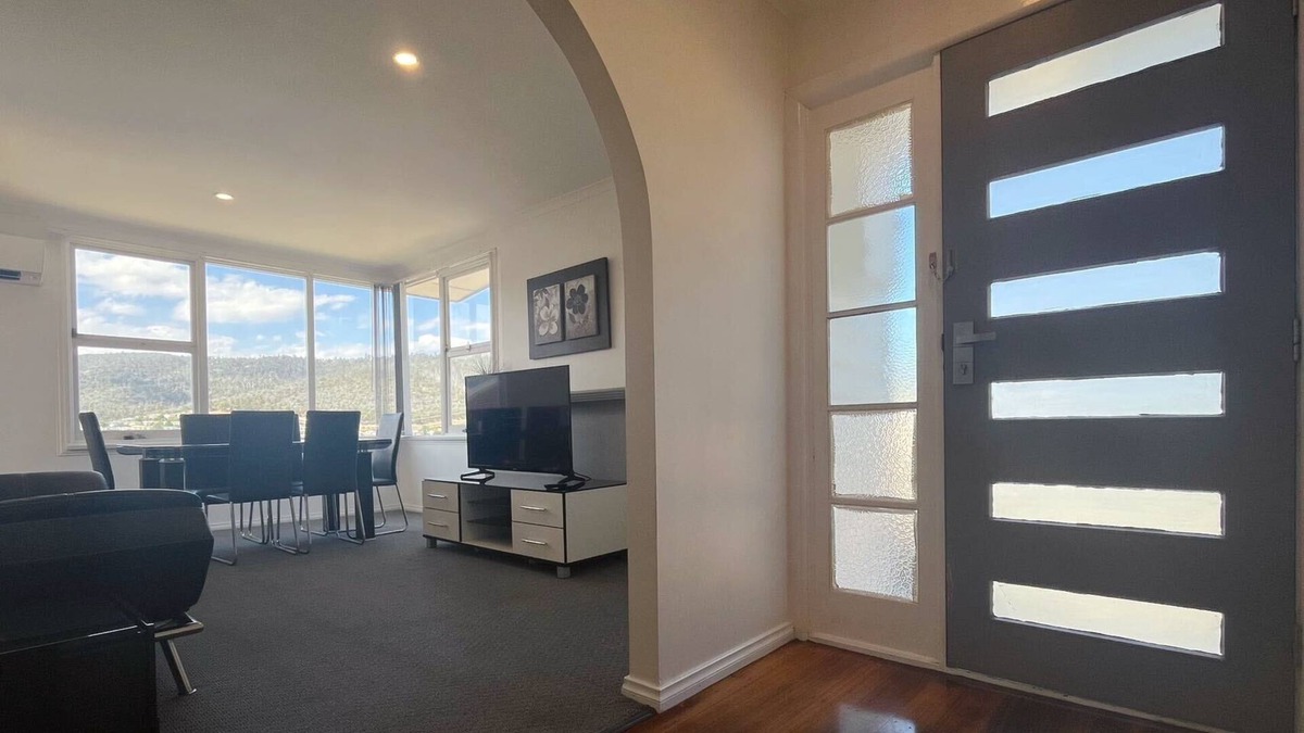 Risdon Vale House | The Mountain Riveting House at Risdon vale