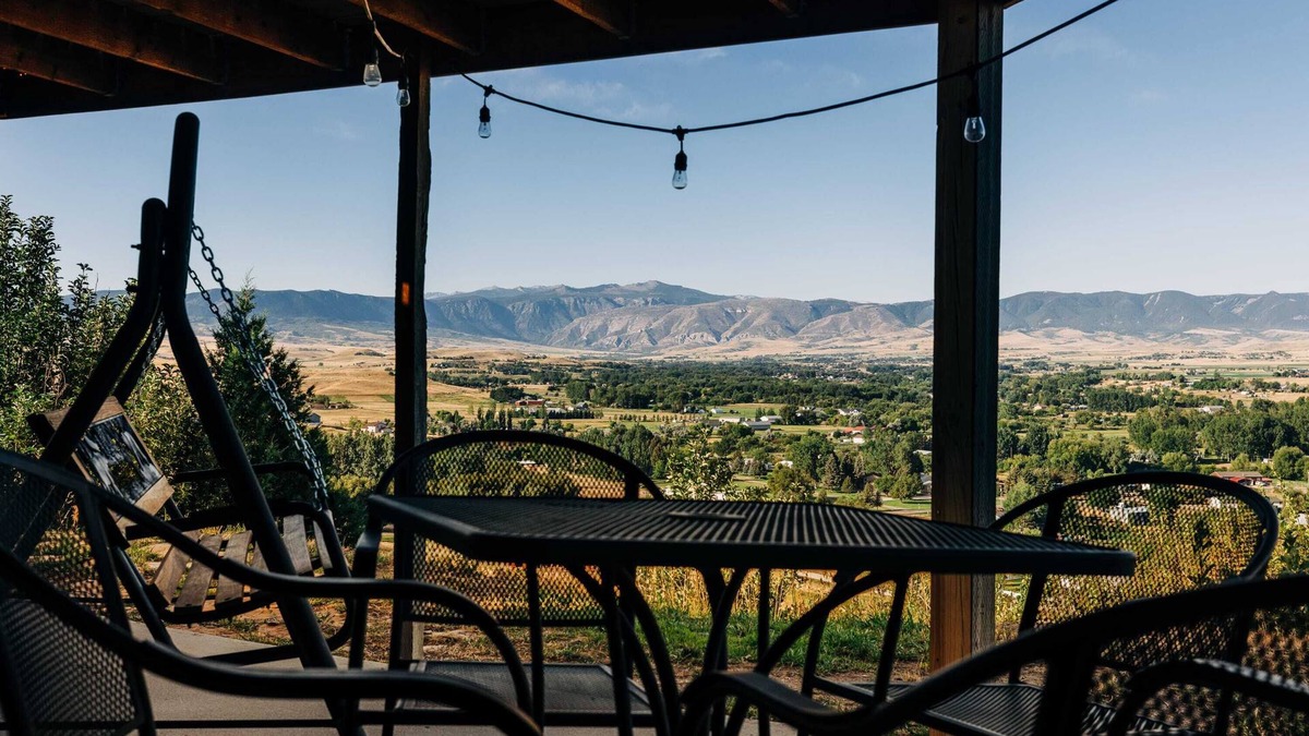 Sheridan Apartment | The Mountain View Walk Out , Truly Panoramic View