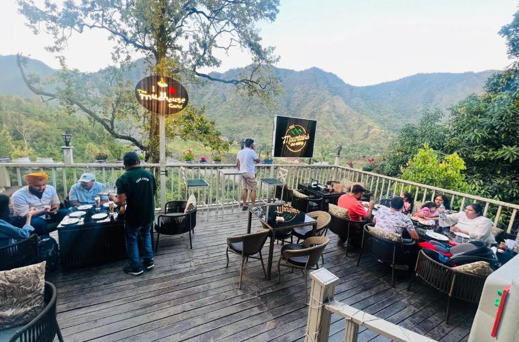 Jeolikote Bed & Breakfast | The Mud house cafe/cottage