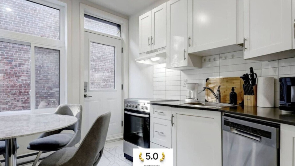 Cote-Des-Neiges—Notre-Dame-De-Grace Apartment | The NDG Charm|A 2BR Hidden Gem
