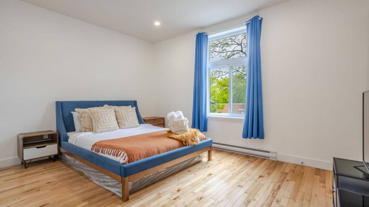 Cote-Des-Neiges—Notre-Dame-De-Grace Apartment | The NDG Nest|A Relaxing 3BR Getaway in DT MTL