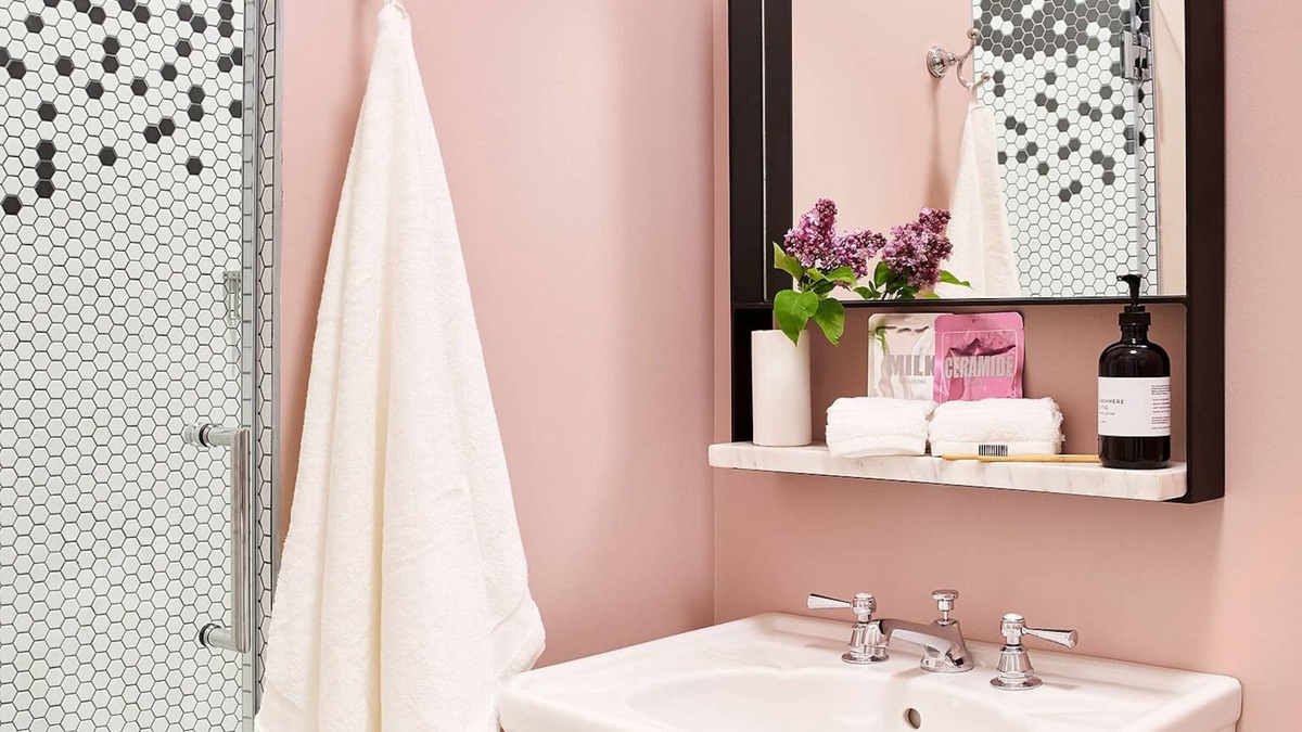 Park West Hotel | The Neighborhood Hotel - Lincoln Park 202 - One Bedroom w/Patio