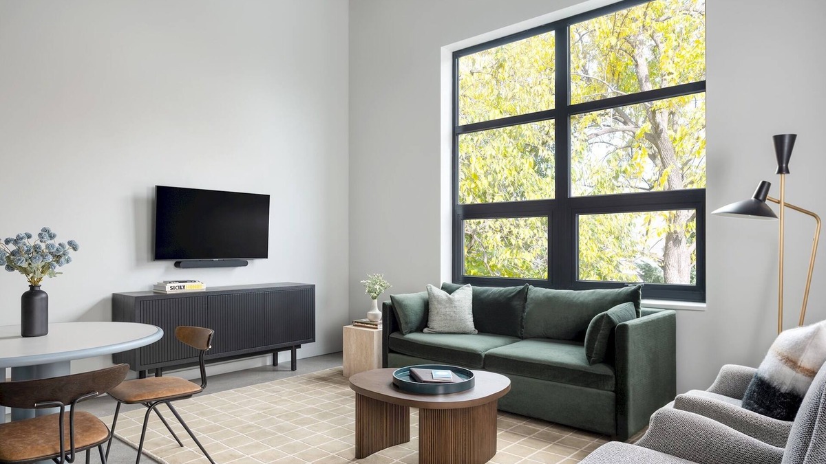 Near West Side Apartment | The Neighborhood Hotel - Little Italy Two Bedroom