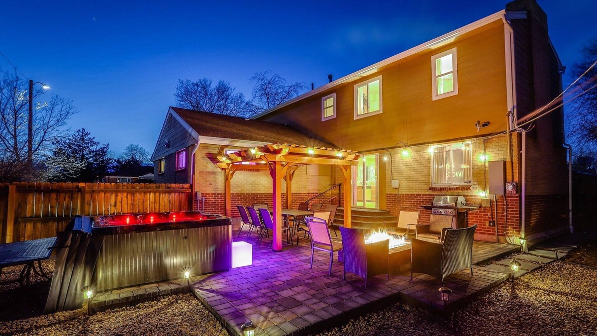 Dupont House | The Neon Cowboy: Hot Tub, Fire Pit, Movie Theater