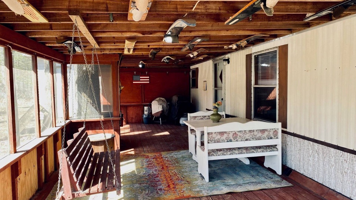 Wappapello House | The Nest. A cozy lake house within walking distance of Lake Wappapello.