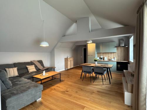 Rasnov Apartment | The Nest Beneath The Citadel - 5 min from City Square
