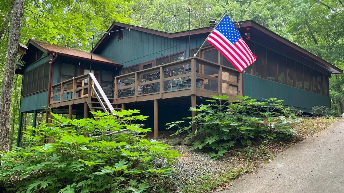 Unaka Cabin | The Nest is Best in Bear Paw, Murphy, NC.