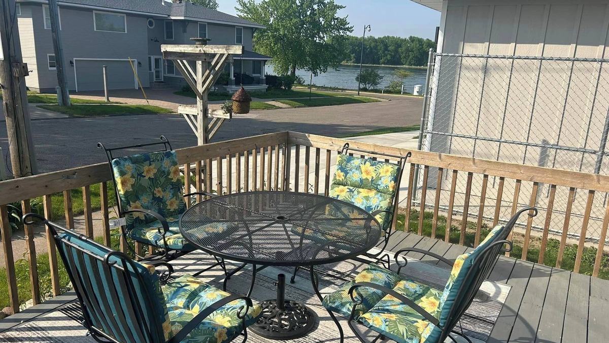 Wabasha House | The Nest on Main, a cozy retreat in the heart of town