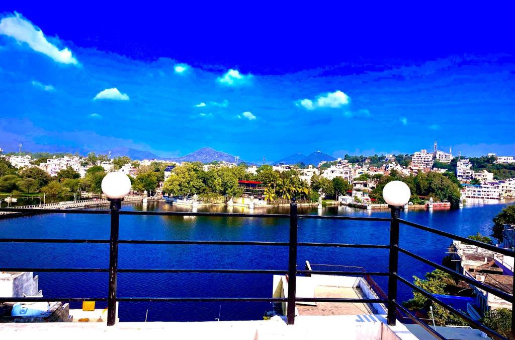 Lake Swaroop Sagar Bed & Breakfast | The New Lake Front