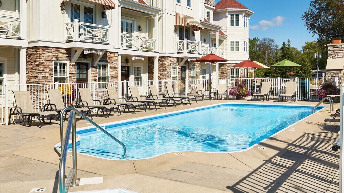 Holland Ski Chalet | "The Newport" at The Beach House at Lake Street Luxury Townhome, Pool, Hot Tub, Golf Membership, Near Lake and Beaches