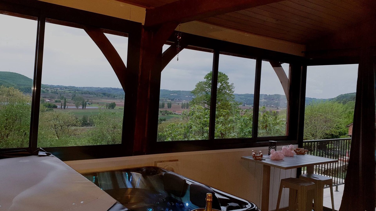Bezenac Cottage | The Nightingale