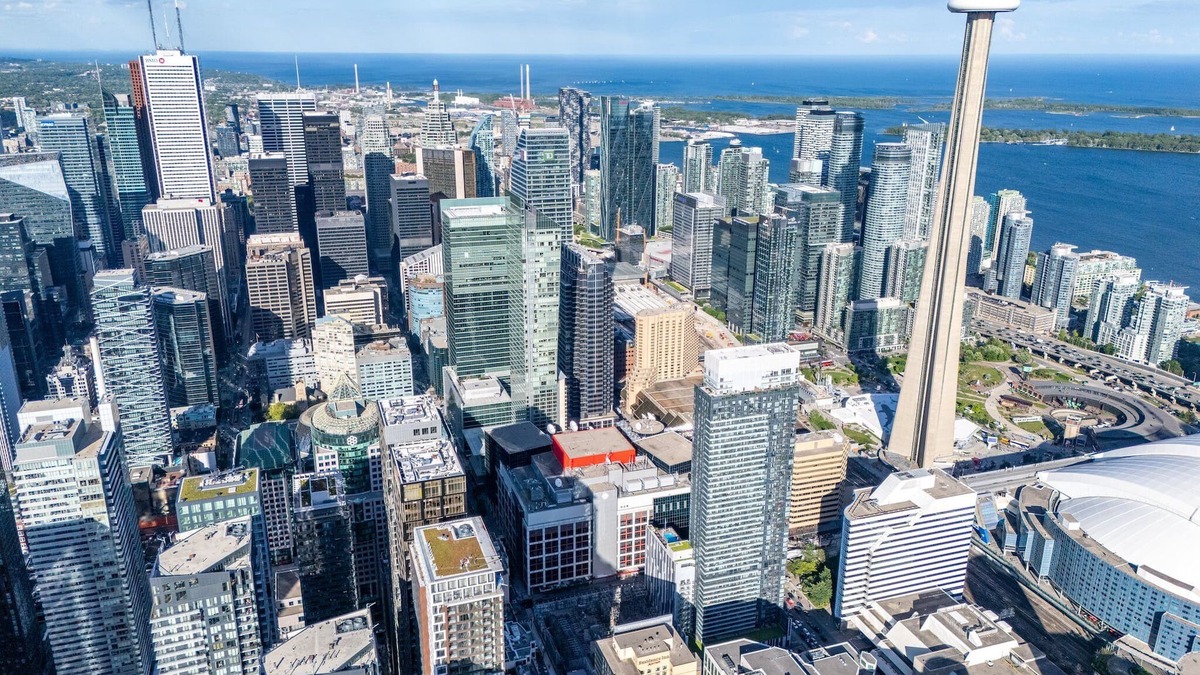 Toronto Entertainment District Apartment | The Noho Signature Collection