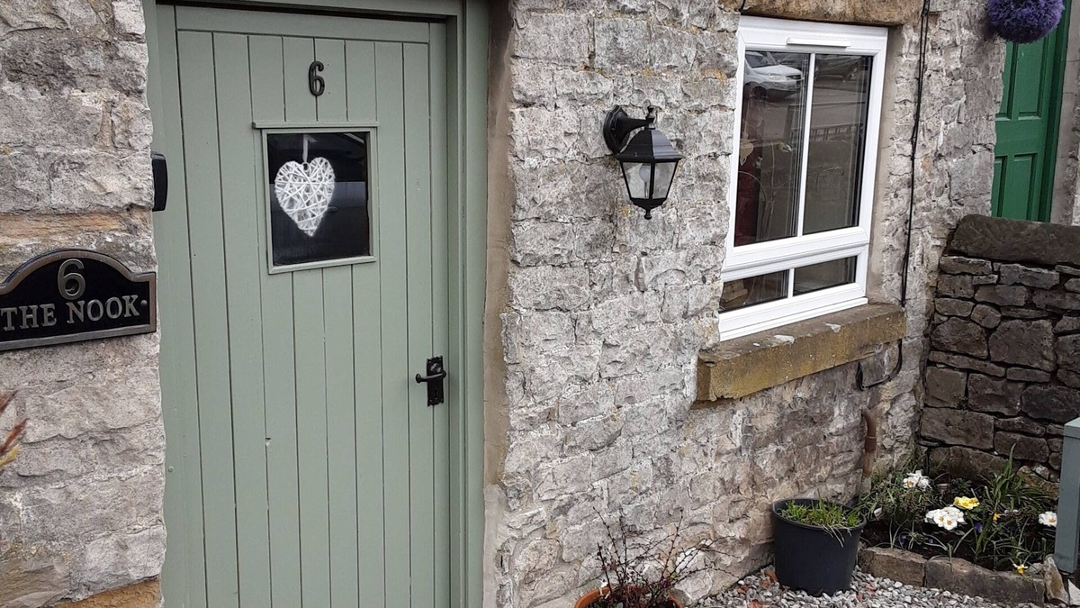 Tideswell Cottage | THE NOOK, a cosy 3 bed cottage, newly renovated & pet friendly in Tideswell