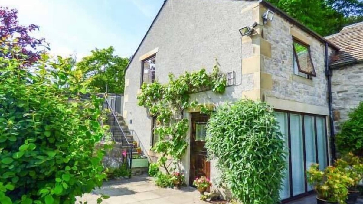 Great Longstone Cottage | THE NOOK AT TIMBERS, family friendly in Great Longstone