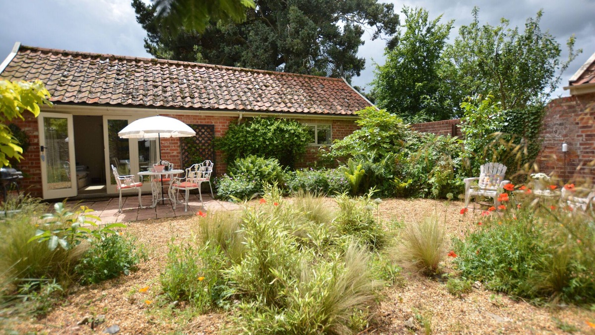 Saxmundham Cottage | THE NOOKERY AT SNAPE HALL, pet friendly in Snape, Suffolk