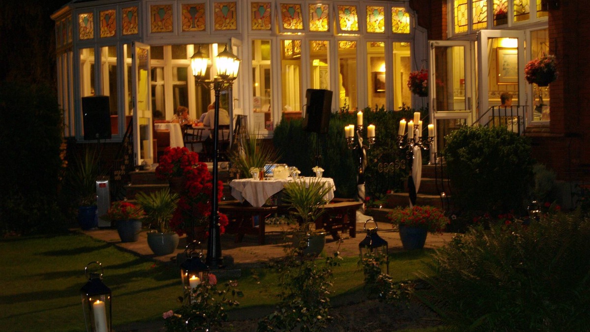 Sale Hotel | The Normanhurst Hotel