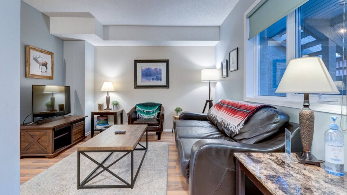 Canmore Villa | The Norquay | Pet-Friendly 2 Bed + Mtn View