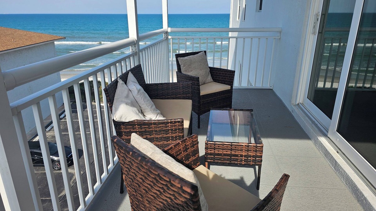 South Patrick Shores Condo | The nSandpiper Tower! 1 bedroom condo on the 5th floor, oceanfront building
