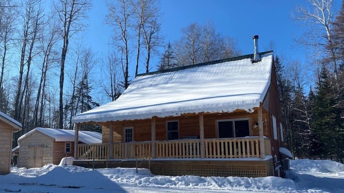 Stratton Cabin | The Nubble Retreat: A quiet lakeside paradise