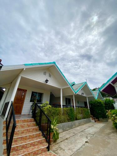 Koh Lan Hotel | The O room