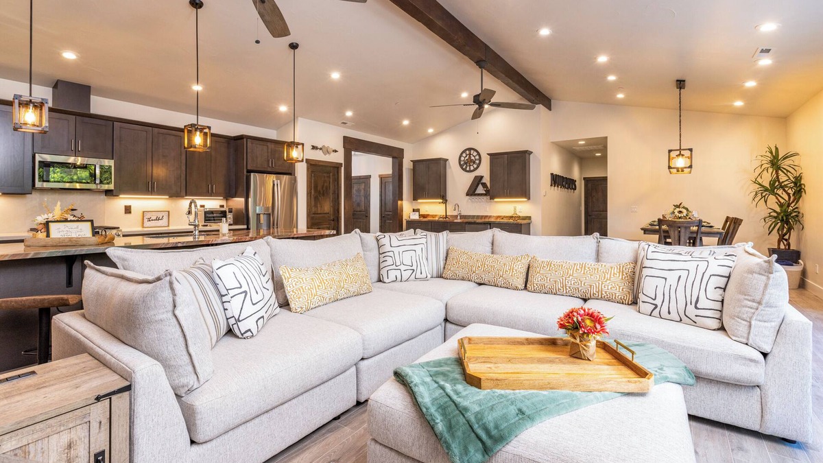 Murphys House | The Oaks: Your Luxurious Murphys Retreat
