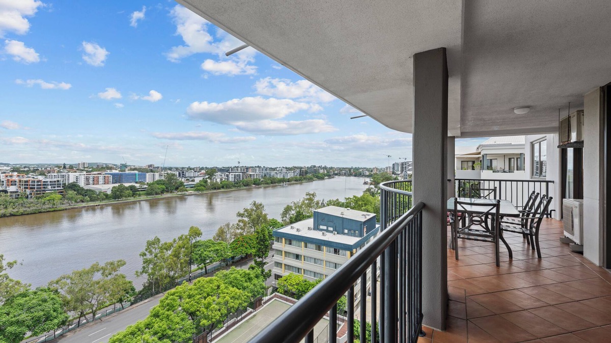 Auchenflower Apartment | The Oasis Apartments