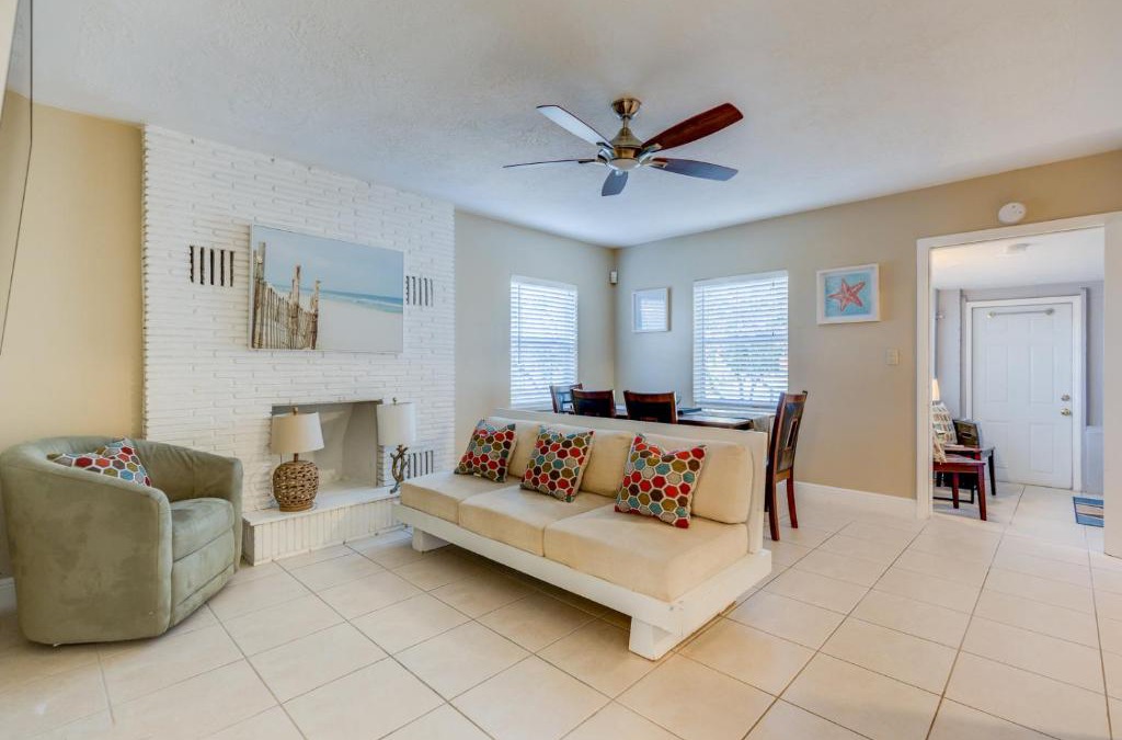 Edgewood House | The oasis near the cruise & airport - By Avi