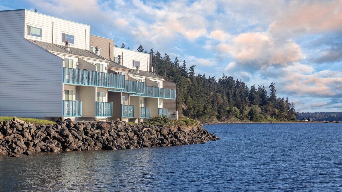 Adelma Beach Resort | The ocean and mountain experience!